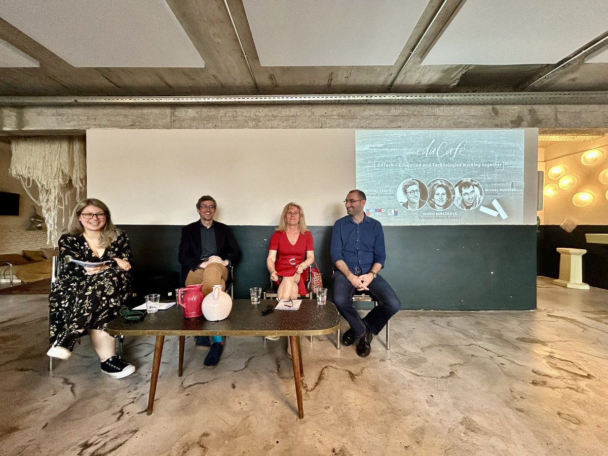 The #EduCafe about #edtech is on! 💡 As you can see, the speakers are already in a good mood! First the presentations, the discussion will follow soon. 🗣️
