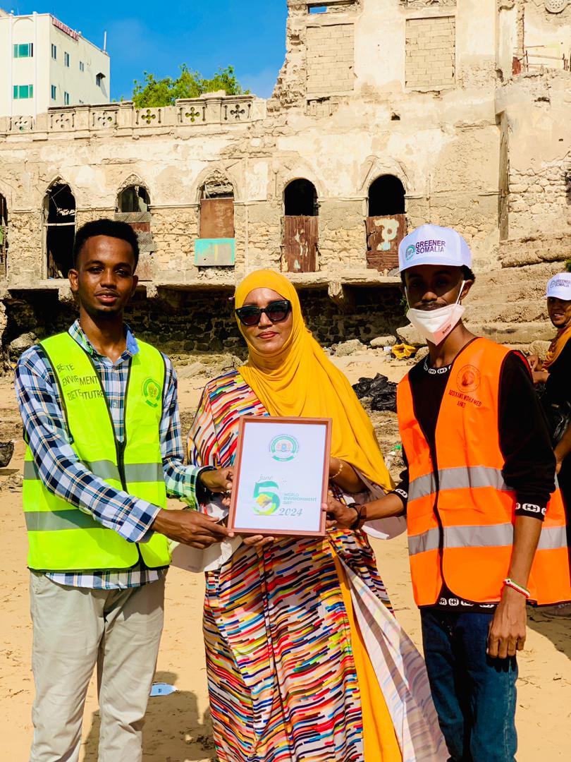 AbdinasirMOHMUD's tweet photo. World Environment Day” 
Like every year, the world is celebrating World Environment Day 2024 on 5th June,Excited to be participate in the awareness and clean-up campaign organized by the @MoECC_Somalia in celebration of World Environmental Day.
#CleanEnvironment
#FreePlastic https://t.co/y0GLszAepi
