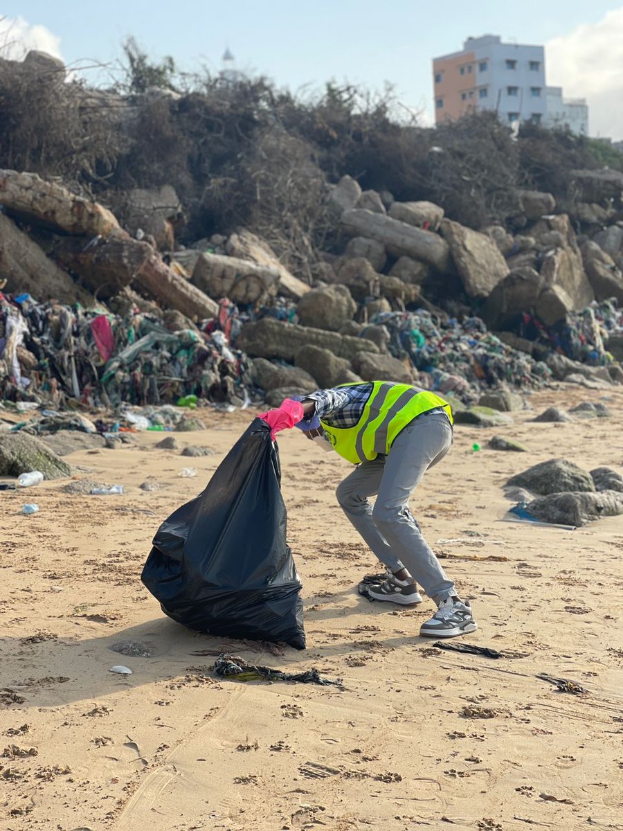 AbdinasirMOHMUD's tweet photo. World Environment Day” 
Like every year, the world is celebrating World Environment Day 2024 on 5th June,Excited to be participate in the awareness and clean-up campaign organized by the @MoECC_Somalia in celebration of World Environmental Day.
#CleanEnvironment
#FreePlastic https://t.co/y0GLszAepi
