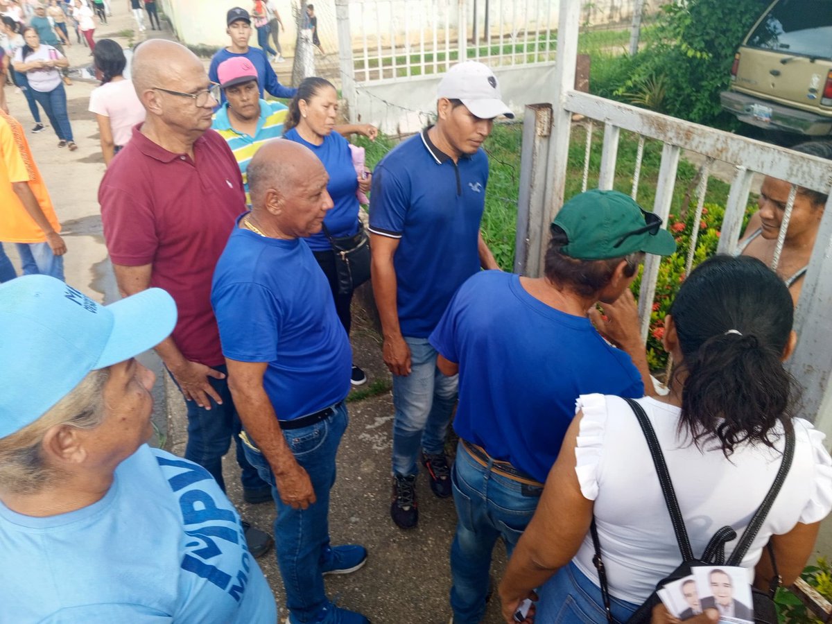 UNT_RomGallegos's tweet photo. #Jun04 #Unt en conjunto con los partidos de la plataforma unitaria realizó con éxito el recorrido casa por casa en el sector #LasMargaritas
#28JulioTodosaVotar https://t.co/9kl7krpXGs