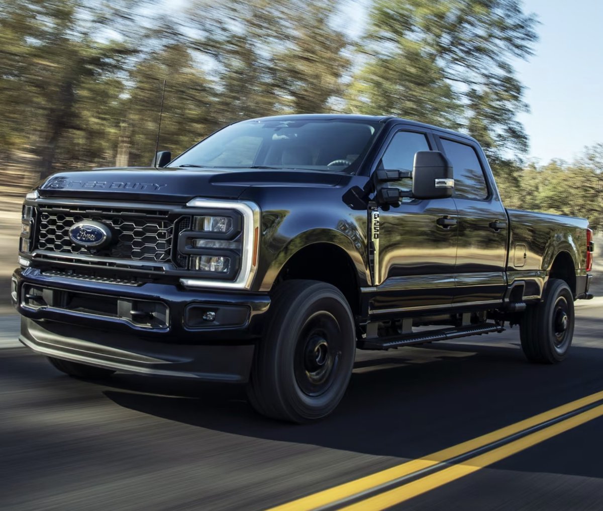 NormReevesFord's tweet photo. Colossal power—only in the #Ford Super Duty. 🏋️‍♂️ https://t.co/DzFU8pHc5k https://t.co/IMgxxnN2JG