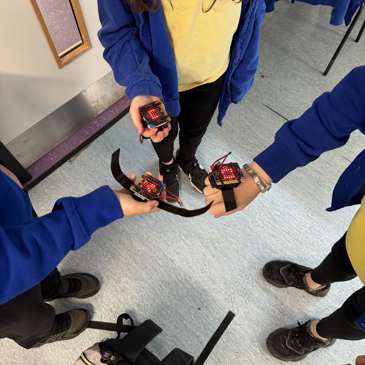 primarySTEMed's tweet photo. More @microbit_edu STEM this morning @HarestanesPS with some P6 pupils. ๐พ We explored variables and learners created step-counters, measured perimeter and then played some rock, paper scissors! #TheMinSTEM #STEMNation @RaiseScotland https://t.co/tWpSVGfEk6