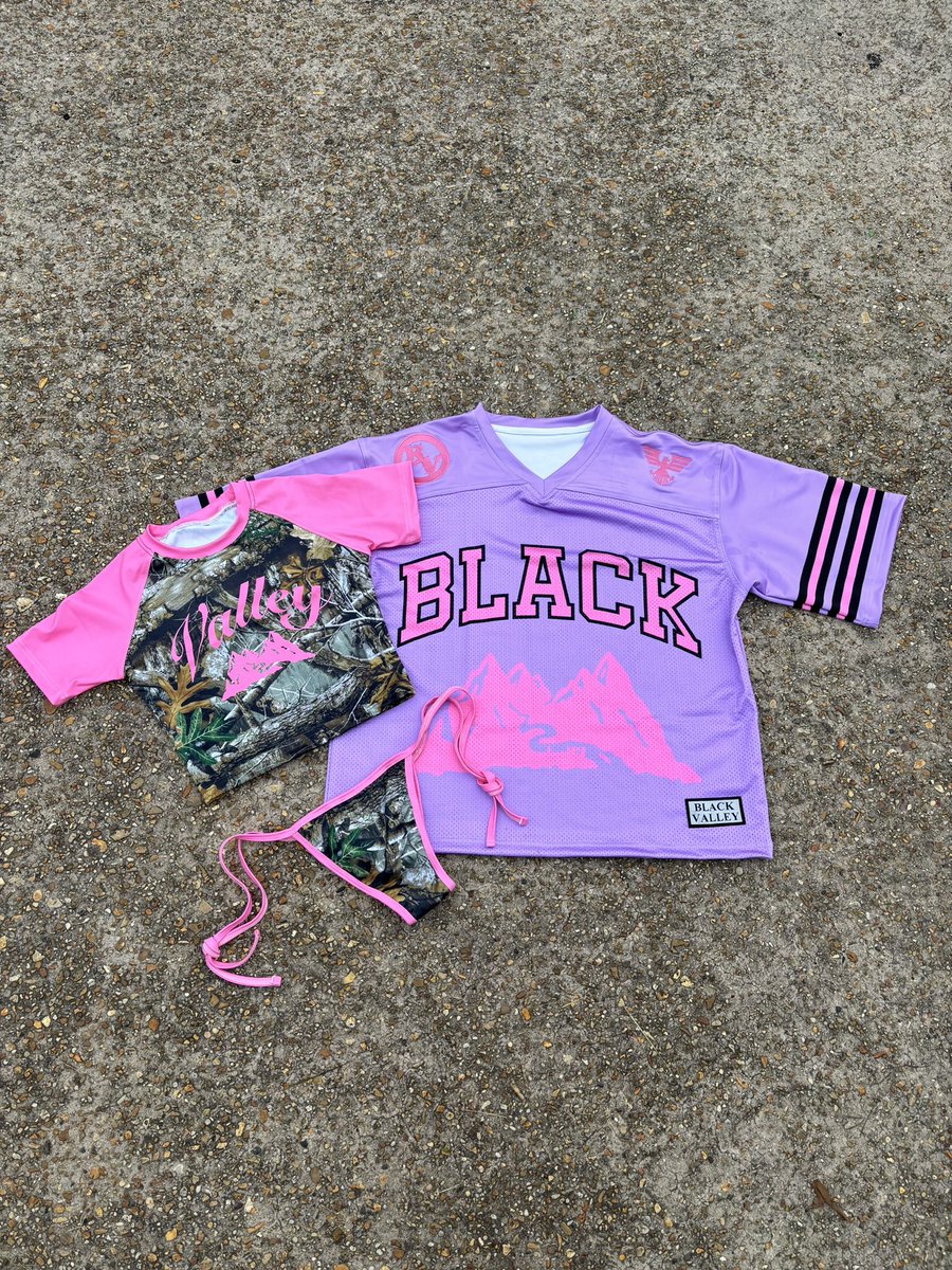 GGDeuce_2's tweet photo. y’all fw my swim suits i made??? https://t.co/uCF3F0HtLt