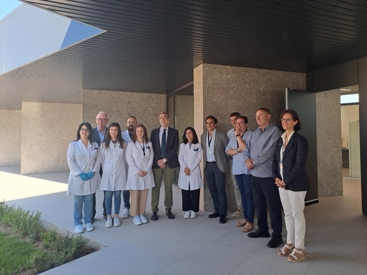 EMUASA_Clientes's tweet photo. Hoy en el nuevo laboratorio de la depuradora Murcia_Este, que controlará los vertidos a la red de alcantarillado en el municipio💧hemos tenido la visita del alcalde @Ballesta_Murcia, el concejal @navarro_corchon acompañados de la Directora General Aguas de Murcia @IserranoSanchez https://t.co/1BYaYqpYs0