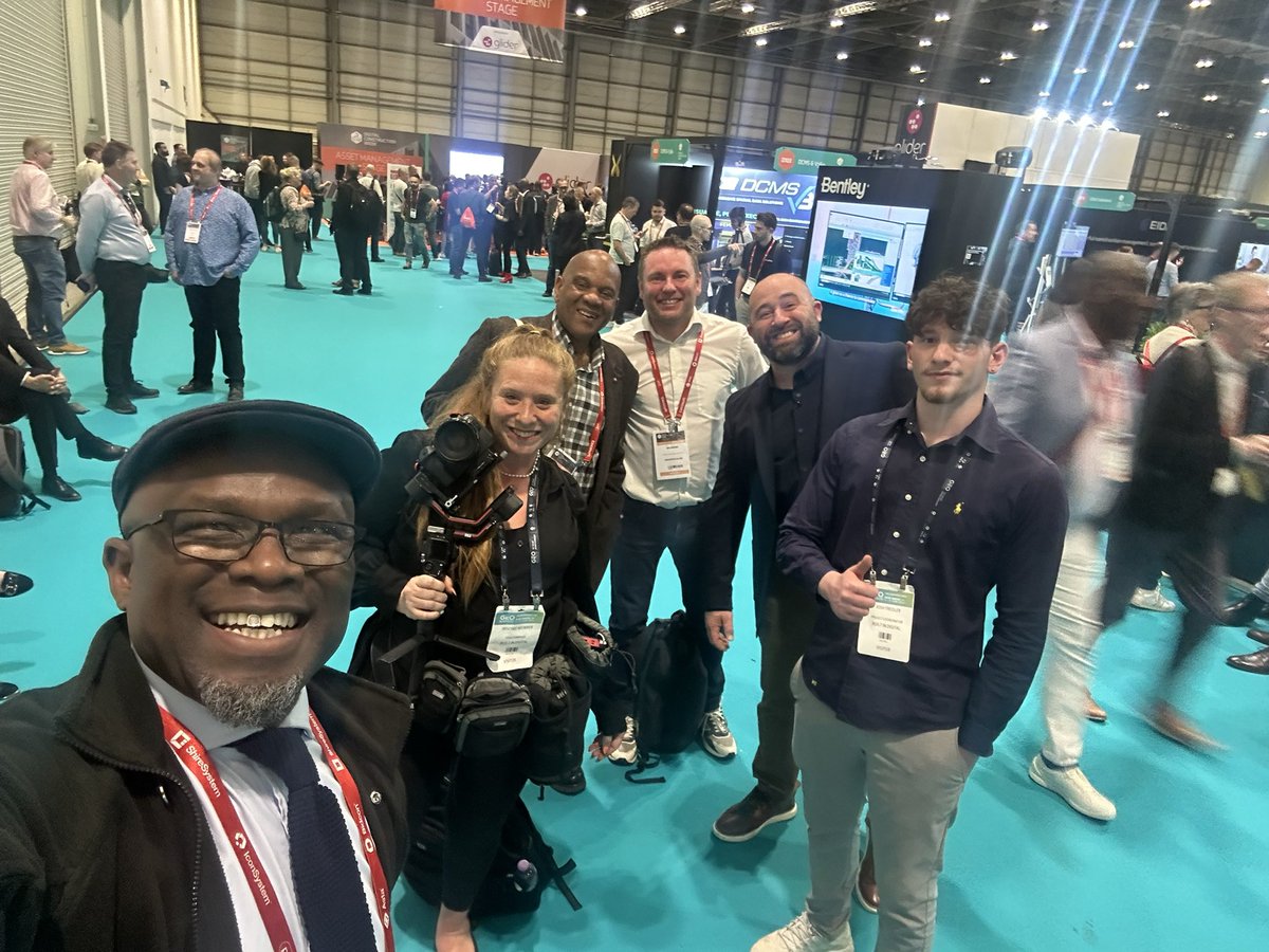 AbisogunOBE's tweet photo. @pqs2030 @DTSA_Global @DigiConWeek @skimmod @BentleySystems @DigitalTwinHub @thedigitaltwin @nessa_primus @BSI_UK @NEOM @COMobileIT Closing the day with a great conversation with another industry partner Neil from the team at #Twinview; a legacy connect for our partner Richard from #Modelizer.ai _ we focussed on the #BSA2022 but remain excited by size and scale of the overall #opportunity with ๐ฏ#SocialValue https://t.co/HFMbHNVWA3