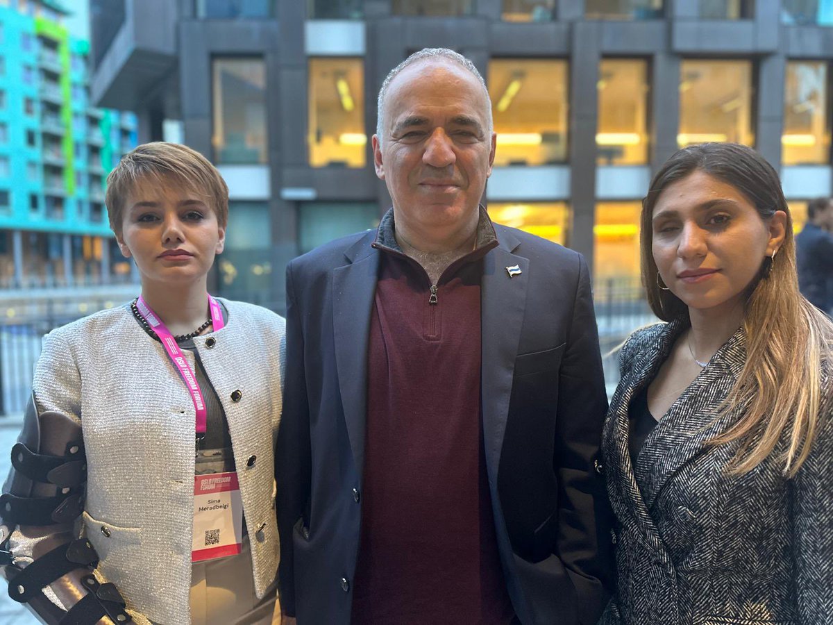 Kasparov63's tweet photo. Proud to stand with the fearless women of Iran against the Islamic regime's violence and gender apartheid. #OsloFF @AlinejadMasih @OsloFF https://t.co/5Ecc2JKg9c