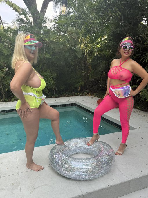 Loved my time at xbiz with the lovely @AzhotwifeXXX  You gotta see the fun we had at the adult theatre<a class="tags" href="/tag/azhotwifexxx">@azhotwifexxx</a><a href="/tag/milf"class="tags"><span>#milf</span></a><a href="/tag/gilf"class="tags"><span>#gilf</span></a><a href="/tag/bigtitsmom%D9%90"class="tags"><span>#bigtitsmomِ</span></a>