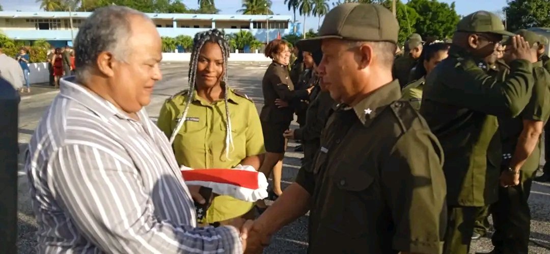 FHHernndez1's tweet photo. Celebramos en #Camagüey aniversario #63Minint junto a sus magníficos combatientes. Felicidades a todos, en especial a quienes fueron ascendidos al grado superior por sus destacadas trayectorias en defensa de la Revolución «contra un enemigo que no da tregua», como alertara #Fidel https://t.co/C3t8wmYsdv