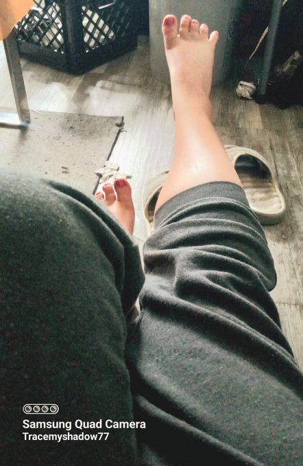 Had the urge to snap a pic of my natural feet while visiting a neighbor today.   Here ugly 😂🤣😅😘💖 #Feet<a href="/tag/feet"class="tags"><span>#feet</span></a><a href="/tag/wealthbuilding"class="tags"><span>#wealthbuilding</span></a>