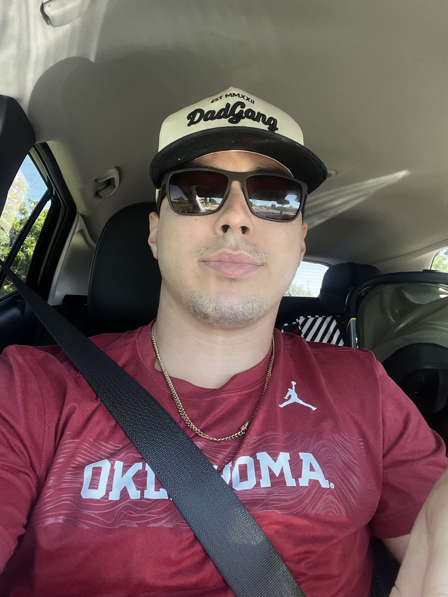 EthanHamberlin1's tweet photo. Definition of bandwagon https://t.co/vvfSUjVXaA