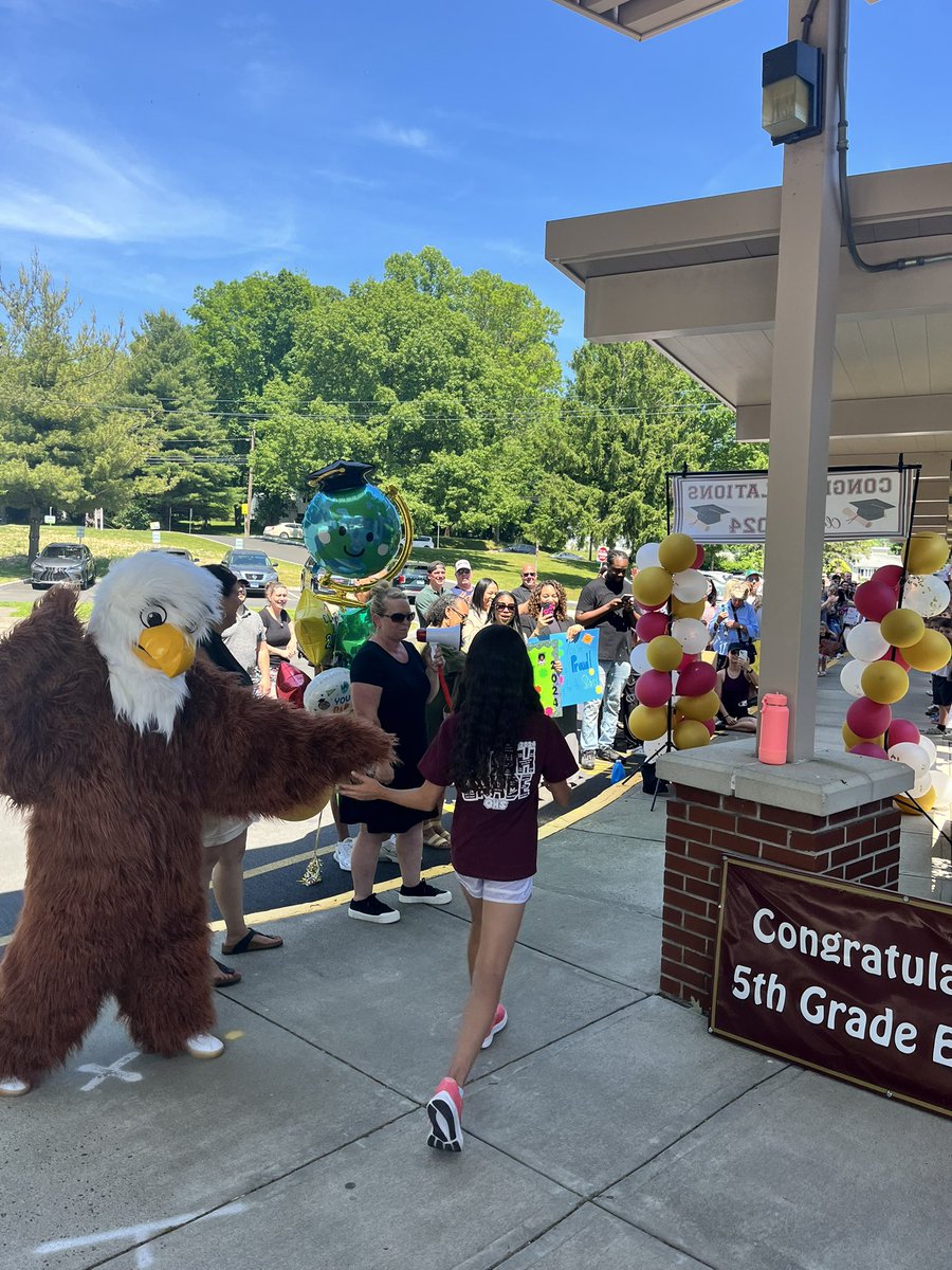 Sarah Scionti tweet media