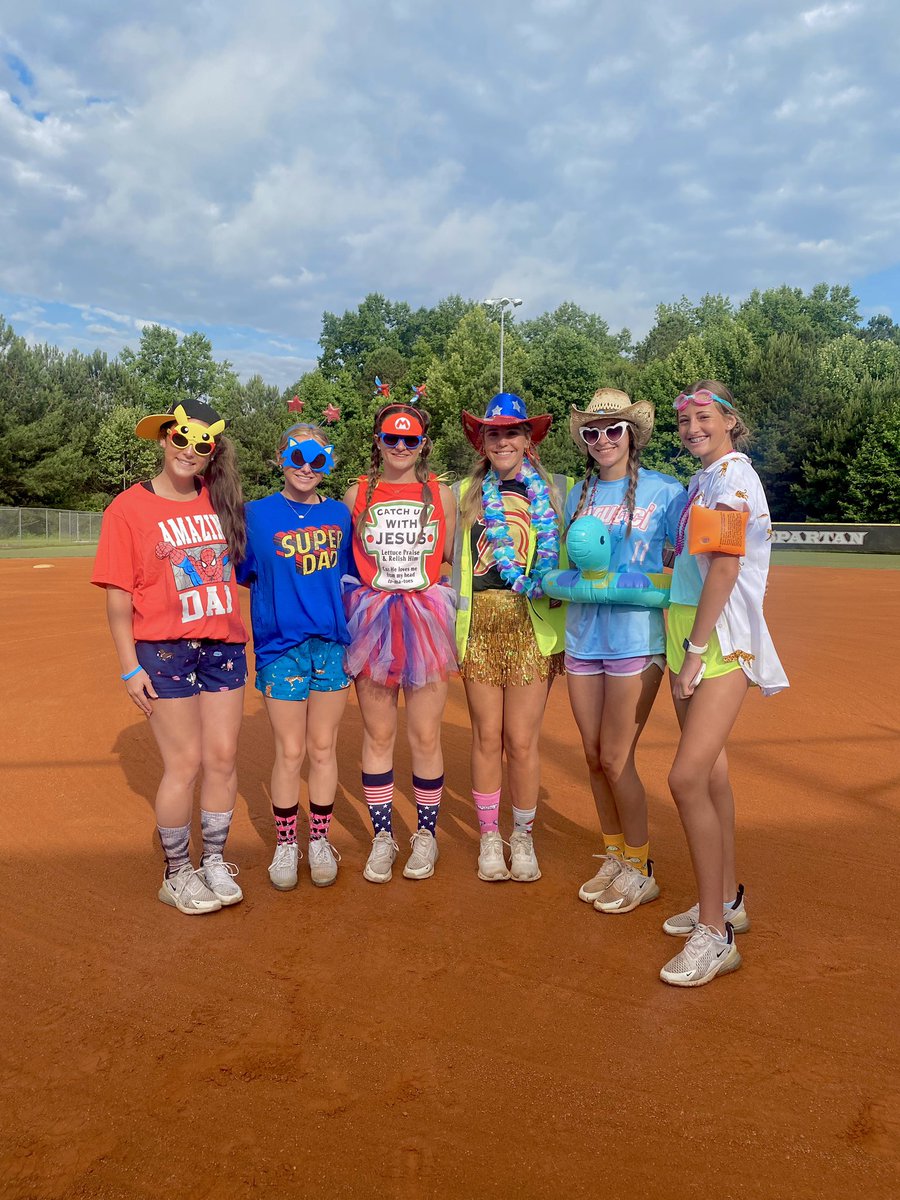 ReeseMeadows5's tweet photo. Day 2 of kids camp was so fun! love giving back to the game and pouring into these girls. #WackyWednesday @AveryCooper08 @ATLPremier08 @SPHS_Softball https://t.co/z5TrOS3Twx