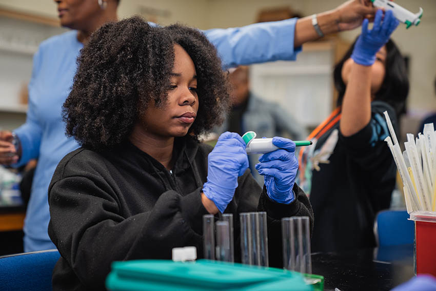 JaxPEF's tweet photo. Big news! Thanks to support from the @HCAHealthcare Foundation, we’re guiding tomorrow’s healthcare professionals today.
Read more at https://t.co/q24ETHQeh3 #HCACareerPathways #FutureHealthPros @educationfoundationsfl.org @DuvalSchools https://t.co/0fKbDdmm2C