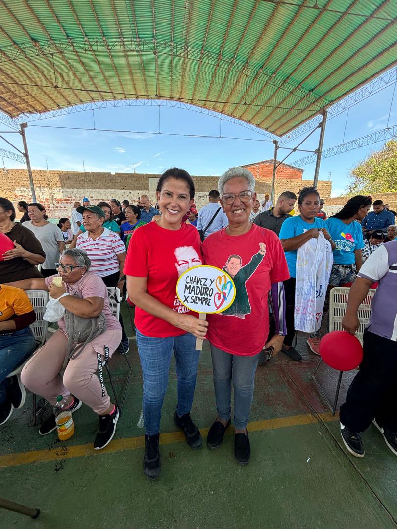 Marleny Contreras (@marlenycdc_) on Twitter photo Junto a la Ministra <a href="/_LaAvanzadora/">Yelitze Santaella</a> y el Gobernador <a href="/GobVictorClark/">Gob Victor Clark🌀</a>, atendimos a 10 Bases de Misiones Socialistas del Municipio Carirubana del edo. Falcón.
¡Nos llenamos de alegría y del Amor de Nuestro Pueblo!❤️🇻🇪 Junto a la Ministra <a href="/_LaAvanzadora/">Yelitze Santaella</a> y el Gobernador <a href="/GobVictorClark/">Gob Victor Clark🌀</a>, atendimos a 10 Bases de Misiones Socialistas del Municipio Carirubana del edo. Falcón.
¡Nos llenamos de alegría y del Amor de Nuestro Pueblo!❤️🇻🇪