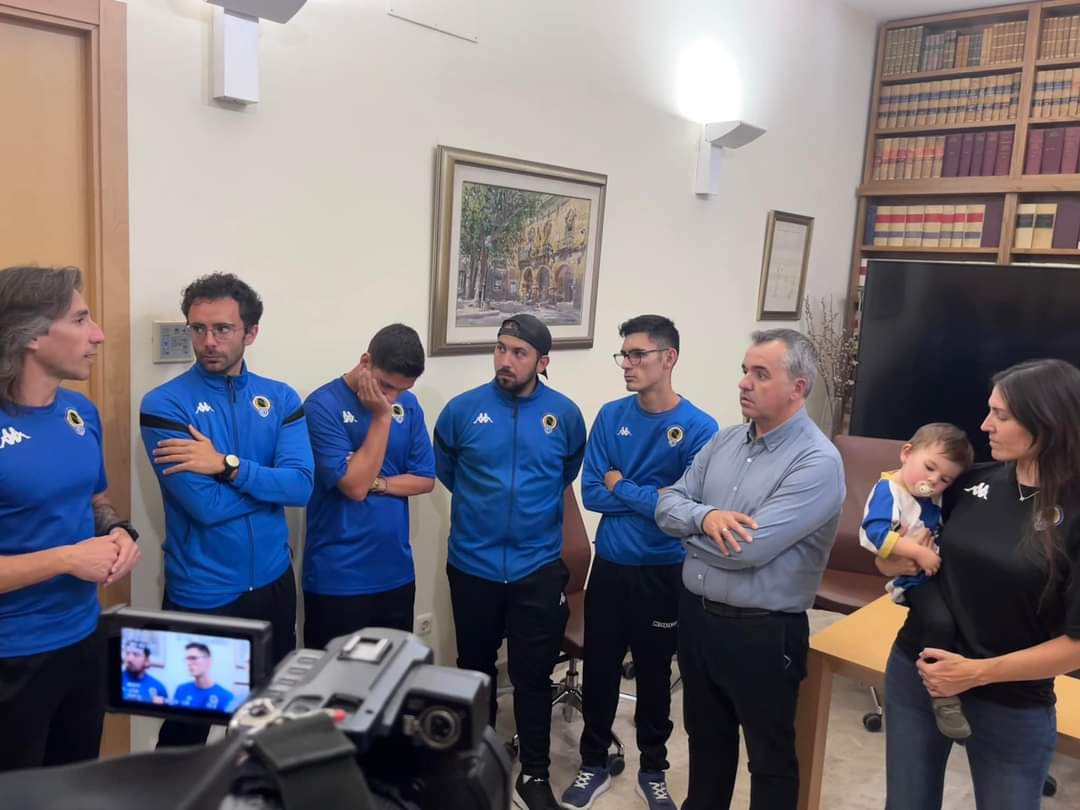 HCFParalimpico's tweet photo. El pasado viernes, fuimos recibidos en el Excmo. Ayuntamiento de Aspe, por D. Antonio Puerto y D. Daniel Aguilar, Alcalde y Concejal de Deportes.

Merecido homenaje a nuestros ilustres aspenses, Santia Maciá y Darío Serrano, tras proclamarse campeones de la Liga Nacional.

👏😉 https://t.co/G511VGiqti