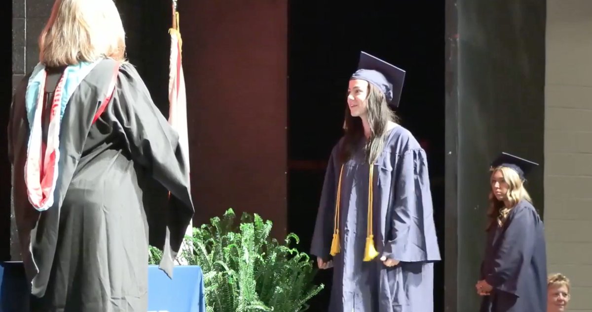 JEFCOED's tweet photo. Congratulations to the 2024 graduates of the Jefferson County Virtual Academy of Learning! These students have conquered education in an unconventional way and have achieved great success. We are incredibly proud and wish them all the best! #VirtualLearningSuccess🎓💻 https://t.co/5yqRInClee