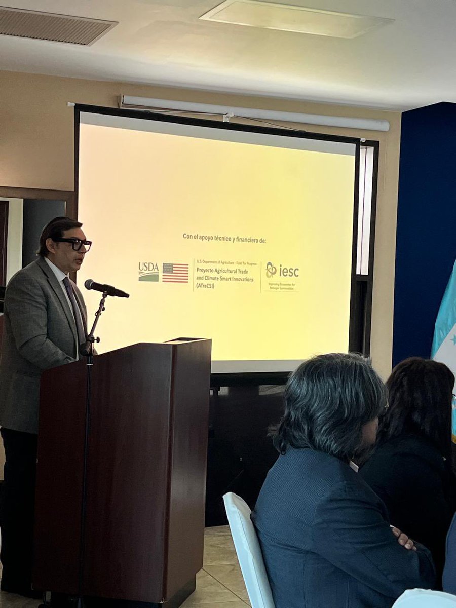 jmsanchez1977's tweet photo. Elevating Honduras' trade prowess with the National Trade Facilitation Committee leading the way - driving efficiency, growth, and global impact. 🚀🌎 @USDAForeignAg @ProyectoATRACSI in partnerships with @sg_sieca @SDEHonduras @IESC1964 @AduanasHonduras https://t.co/x7cxDqf44L