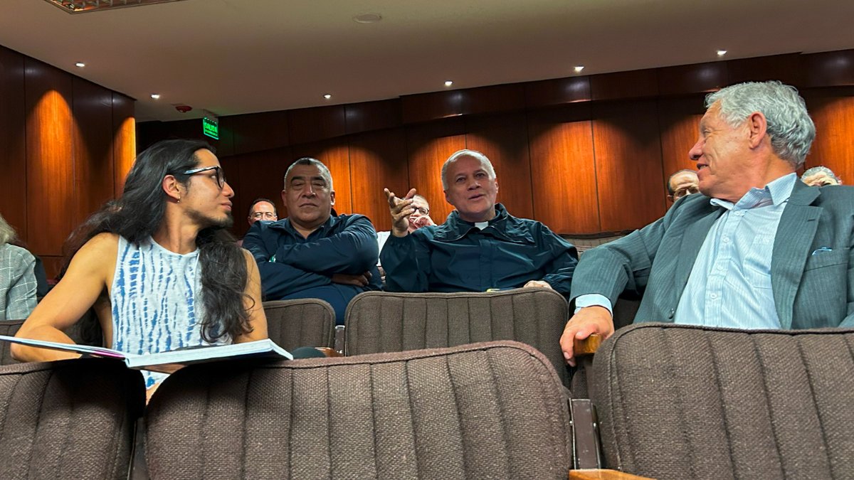 AbyaYalaed's tweet photo. Momentos de lo que fue la presentación del libro “Evangelización y configuración de la cristiandad ecuatoriana” de autoría de Segundo Moreno Yánez, una producción en conjunto con #EdiPUCE.
El libro pueden conseguirlo en nuestra librería o en la web: https://t.co/yVe54MC1Ig https://t.co/ODfO864sXJ