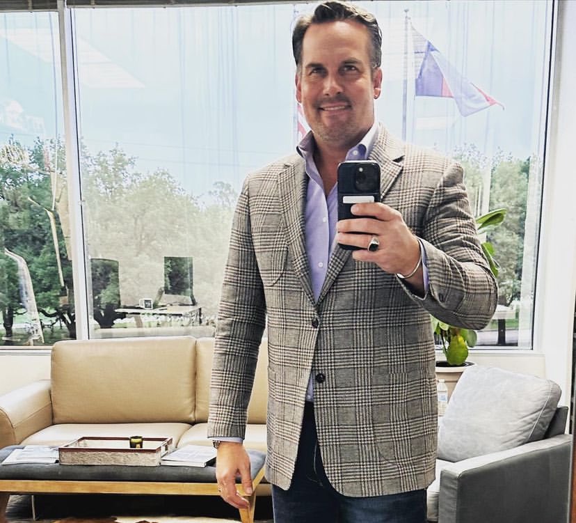 FRedssmithh's tweet image. When we help others, we remove the selfish focus off of ourselves, and place our busy minds onto others. #helpingothers