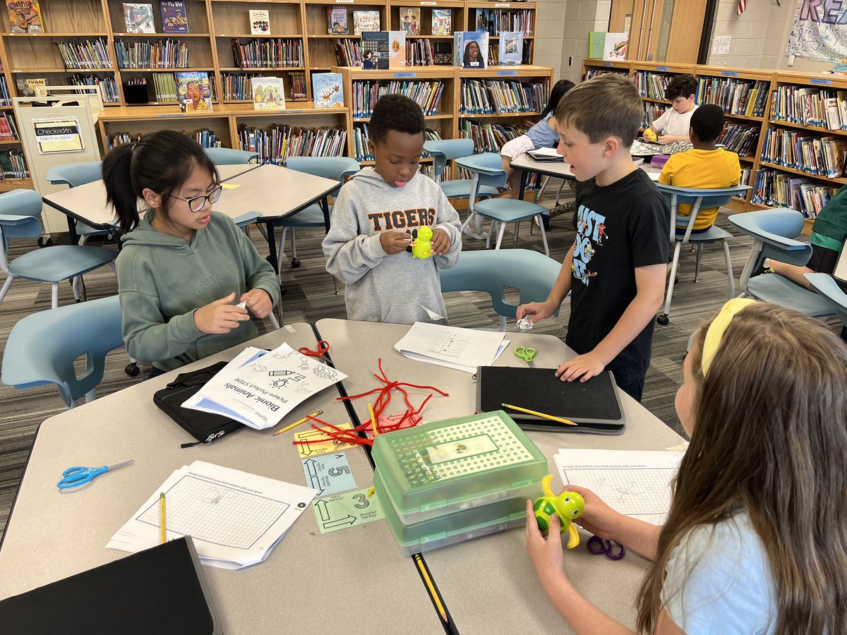 After reading Winter’s Tail, Loomis 3rd graders became biomedical engineers with Ms. Tuna! They designed a prosthesis for a wind-up bath toy turtle missing its flipper by using their knowledge of the animal's structures &amp; functions with a limited budget to purchase supplies. 🐢