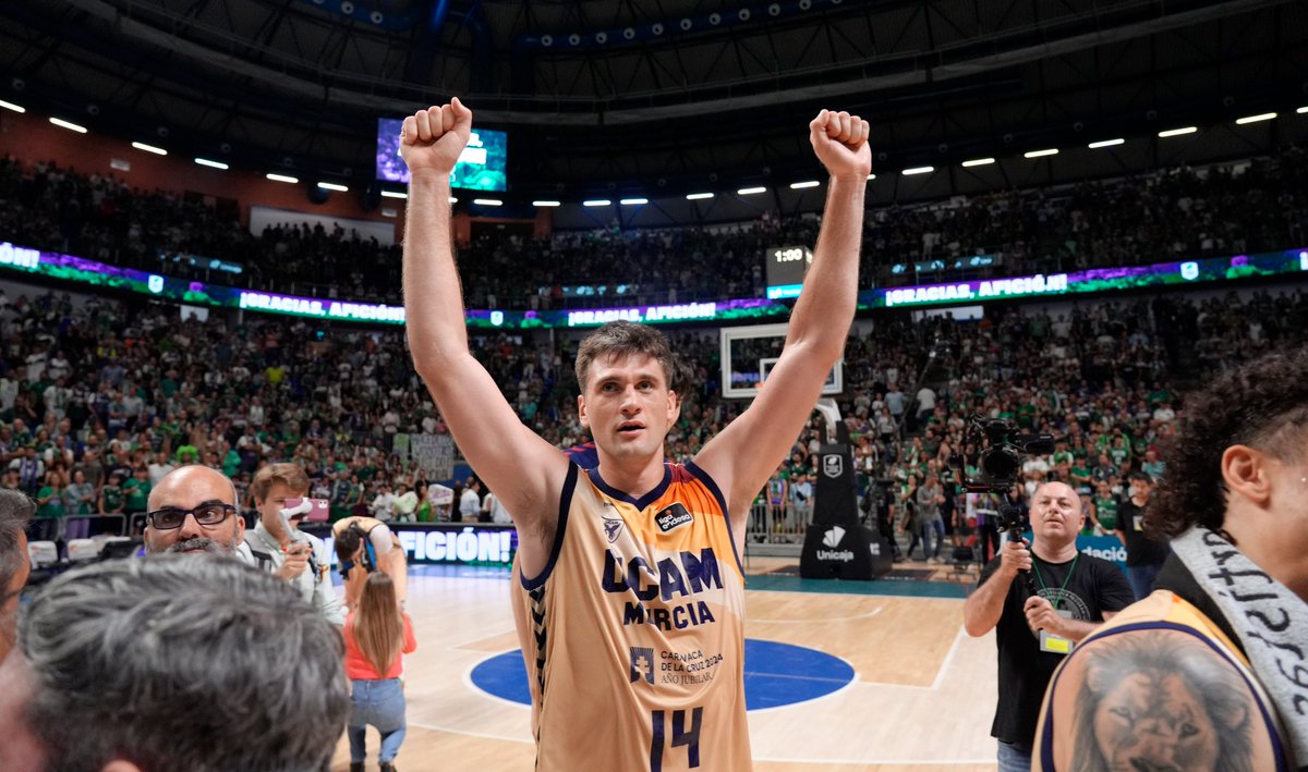 ACBCOM's tweet photo. 𝙐𝘾𝘼𝙈 𝙈𝙐𝙍𝘾𝙄𝘼 𝙀𝙎 𝙋𝙐𝙍𝘼 𝙃𝙄𝙎𝙏𝙊𝙍𝙄𝘼 

#PlayoffLigaEndesa | @UCAMMurcia https://t.co/h11X4UCDPD