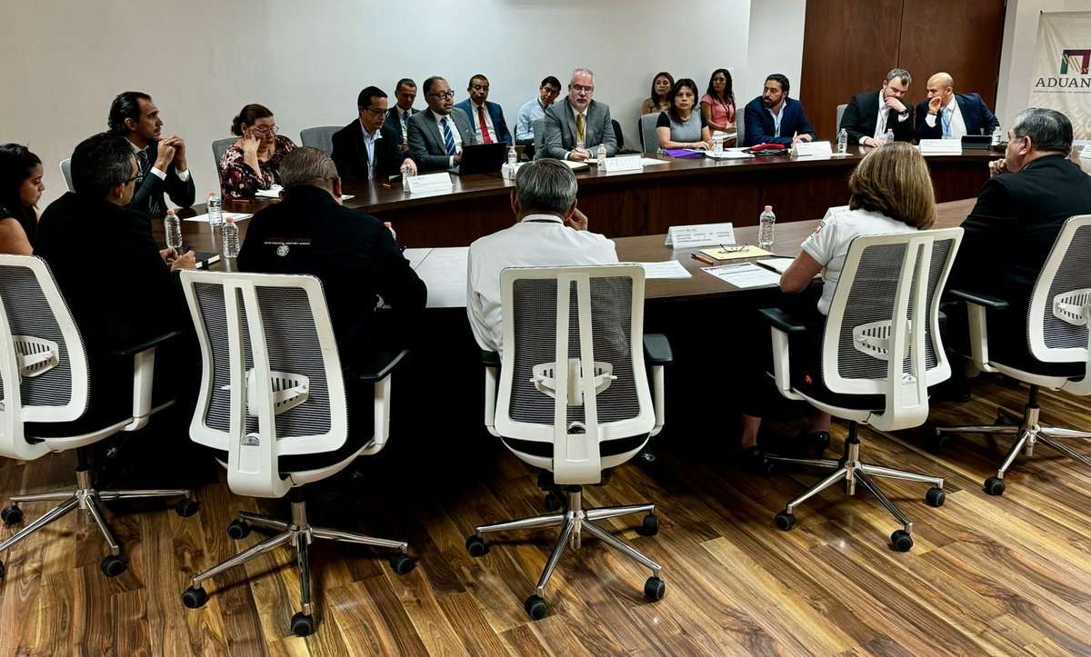 AduanasMx's tweet photo. #ANAMInforma📢
🔰En el marco del Foro de Diálogo de Facilitación Aduanera #FODFA, la #ANAM reunió a directivos de #CANAINTEX #CONCAMIN #ANTAD #CANAIVE #SEPOMEX #SAT #SE y #SHCP para evaluar la #subvaluación textil y la regulación de los #minimis en el comercio exterior mexicano. https://t.co/ryONTzHYnS
