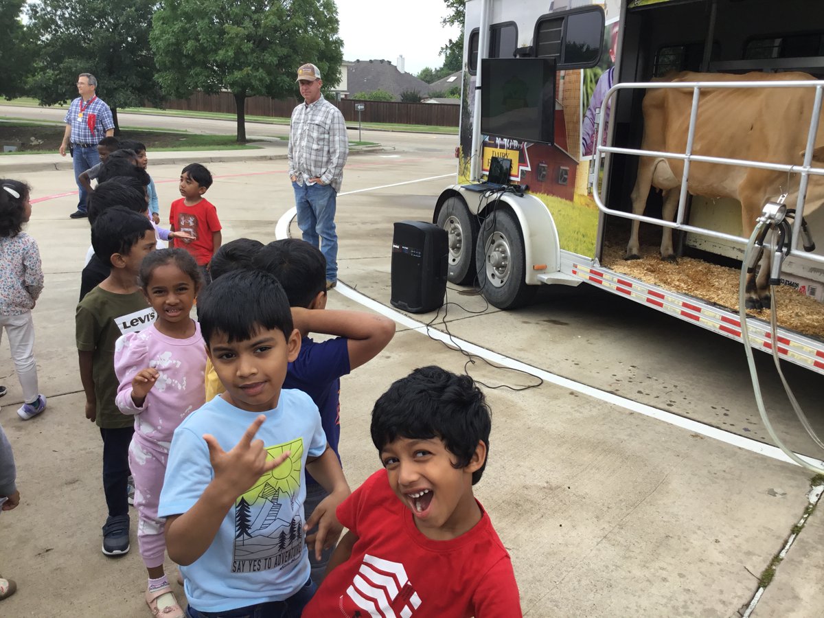 PetruninPreK's tweet photo. It was a "mooovalous" day in Summer School!
#EBSS24 @FISD_EB https://t.co/xJWiy1YmyH