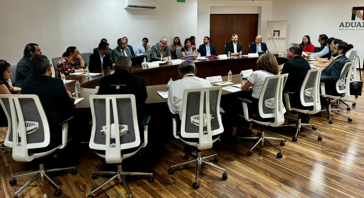 AduanasMx's tweet photo. #ANAMInforma📢
🔰En el marco del Foro de Diálogo de Facilitación Aduanera #FODFA, la #ANAM reunió a directivos de #CANAINTEX #CONCAMIN #ANTAD #CANAIVE #SEPOMEX #SAT #SE y #SHCP para evaluar la #subvaluación textil y la regulación de los #minimis en el comercio exterior mexicano. https://t.co/ryONTzHYnS