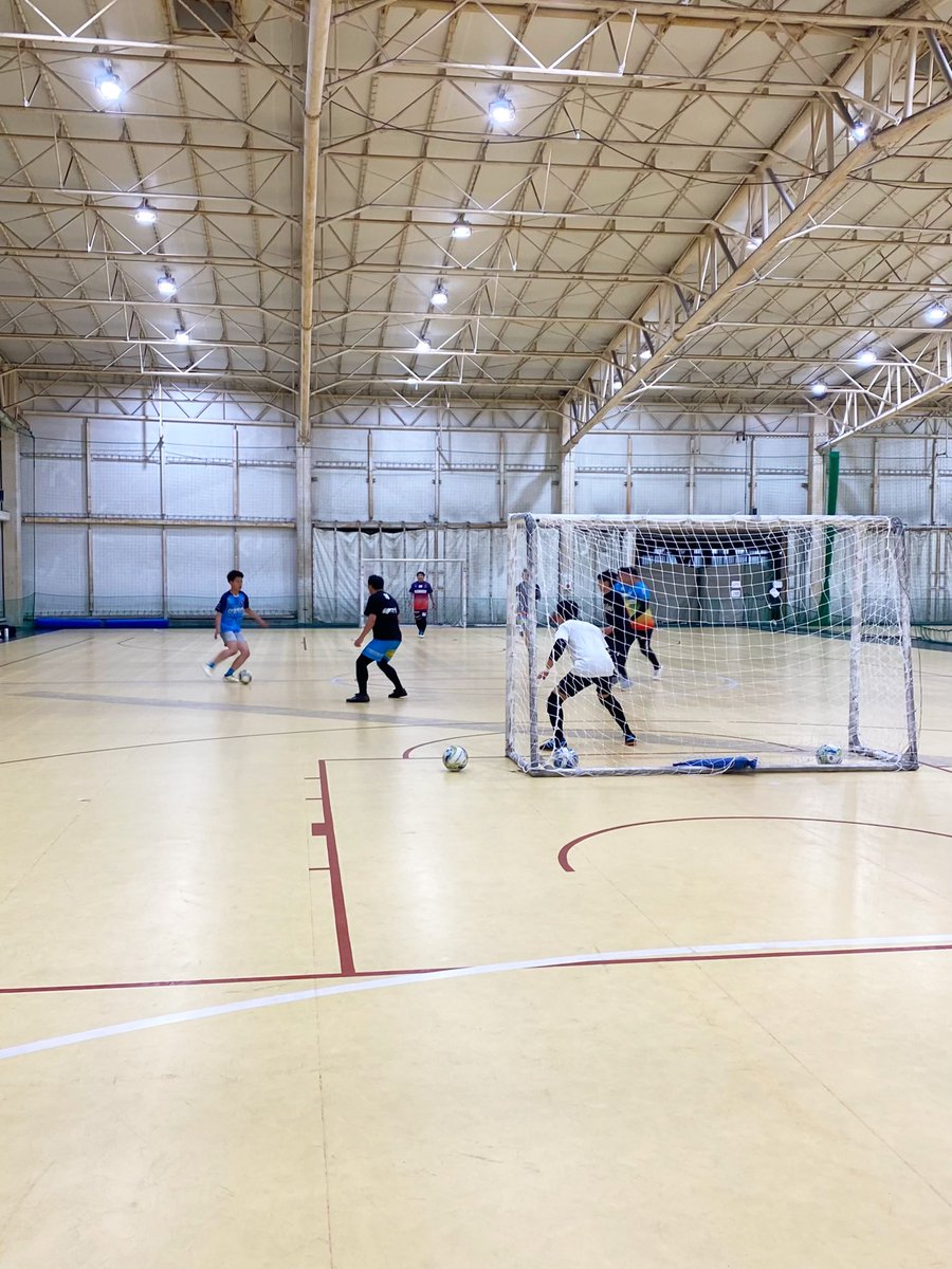 ryo_golazo's tweet photo. 開幕戦での接触プレーで 
右膝の内側が また痛みだしたため
昨日のチーム練習は 別メニュー

1年ぶりの 『 20m シャトルラン 』 が
あまりにも散々な結果に終わり
自分自身に 失望してしまいました w

#Futsal #Football #Sports #Athlete 
#Training #Run #ShuttleRun #Vamos 
#Hyogo #Kobe #RyogoKeyaki 
#フットサル #スポーツ #アスリート 
#練習 #トレーニング #別メニュー #走り込み
#シャトルラン #20メートル #往復 
#兵庫県 #神戸市 #槻亮吾 #もっと頑張ろう