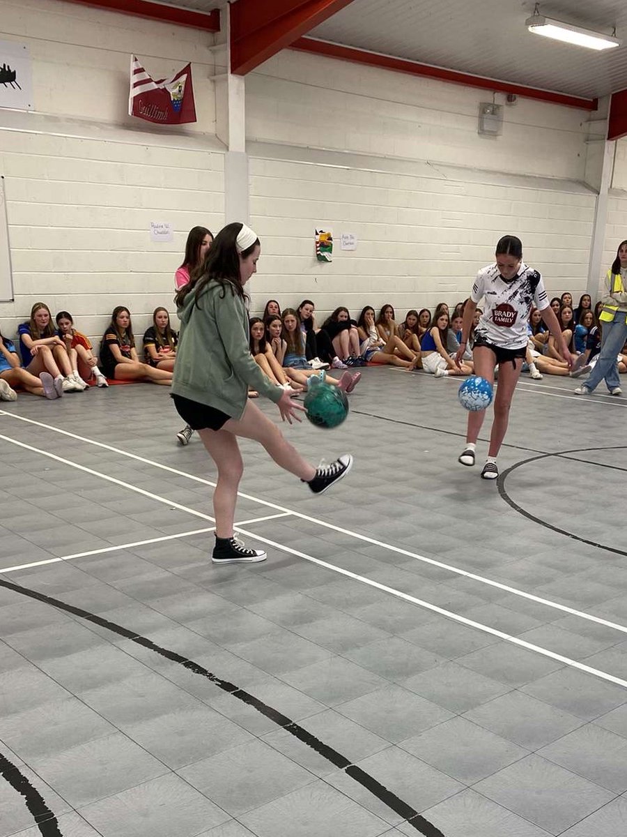colchiarain's tweet photo. Comórtas idir na tithe inniu ⚽️ https://t.co/6JXf0KOHoV
