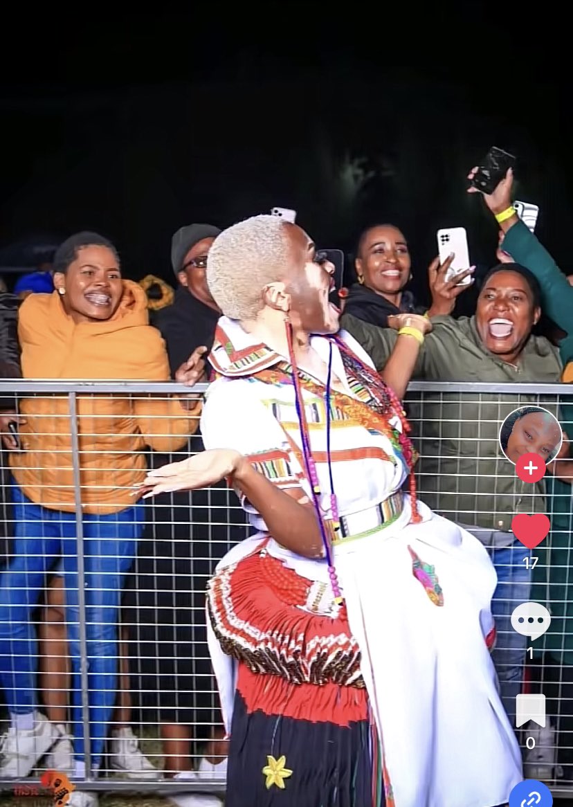 Beehfwyt's tweet photo. Caption this picture 

YOLANDA THE BRAND AMBASSADOR
YOLANDAMONYAI X MZANSIMAGIC
#QueenModjadjiMzansi
#YolandaMonyai https://t.co/LDNbVwhgqJ