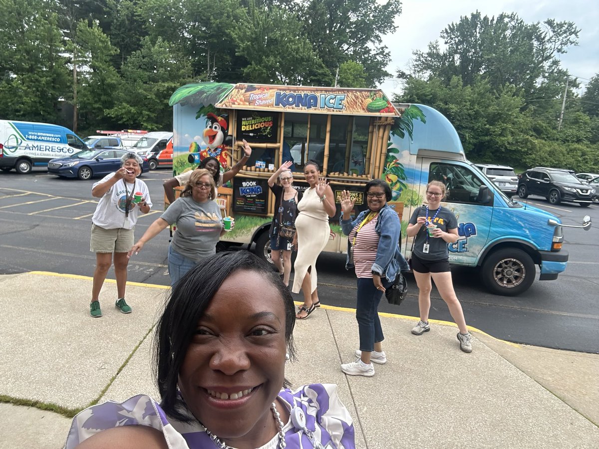 Megan Young tweet media