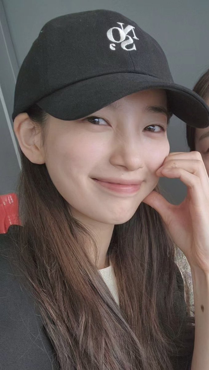 Suzyfanclub1's tweet photo. YTN reporter review via instagram: 

“Each actor played their role wonderfully and I especially loved Suzy’s performance, the emotions felt very realistic” 

#SUZY #BAESUZY #수지 #Wonderland https://t.co/2XiVOJDCID