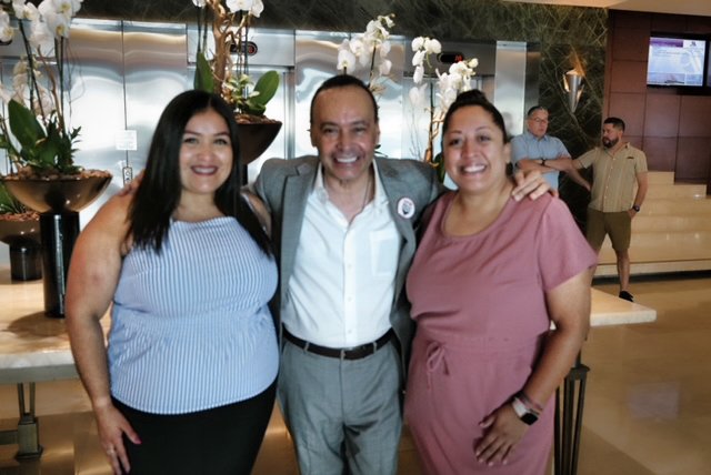 During my recent trip to Mexico City for the Mexican general election I met up with Representative Norma Hernandez and Senator Celina Villanueva. I was so happy to celebrate our neighbor's democracy with other elected officials from Illinois!