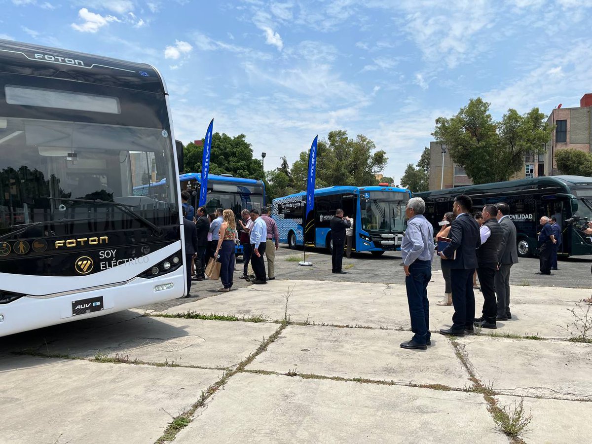DanielSibaja_'s tweet photo. Rumbo a la electromovilidad en @Edomex 🚌🚎

Transformar el transporte público del #EdoMex para que nuestro pueblo tenga un transporte digno, seguro, regular e intermodal es una prioridad de la Gobernadora @delfinagomeza.

Los primeros 5 corredores alimentaran al tren México- Toluca y al suburbano AIFA-Lechería. Con ello dejaran de circular miles de unidades fuera de norma, irregulares e inseguras. 

La @SEMOV_Edomex  en equipo con el @GobiernoMX, vamos por una inversión histórica en movilidad, después de años de abandono. 

#ElPoderDeServir