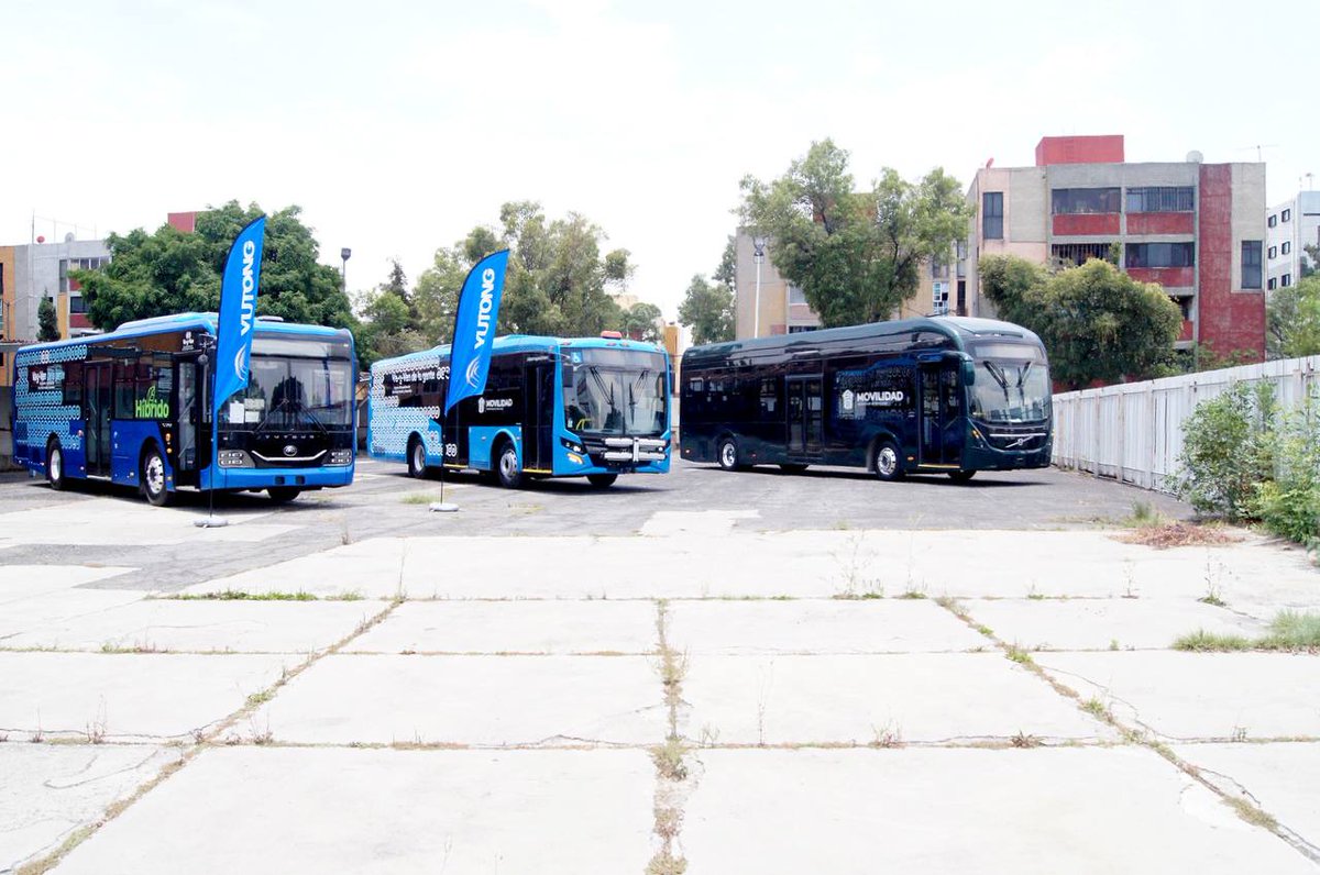 DanielSibaja_'s tweet photo. Rumbo a la electromovilidad en @Edomex 🚌🚎

Transformar el transporte público del #EdoMex para que nuestro pueblo tenga un transporte digno, seguro, regular e intermodal es una prioridad de la Gobernadora @delfinagomeza.

Los primeros 5 corredores alimentaran al tren México- Toluca y al suburbano AIFA-Lechería. Con ello dejaran de circular miles de unidades fuera de norma, irregulares e inseguras. 

La @SEMOV_Edomex  en equipo con el @GobiernoMX, vamos por una inversión histórica en movilidad, después de años de abandono. 

#ElPoderDeServir