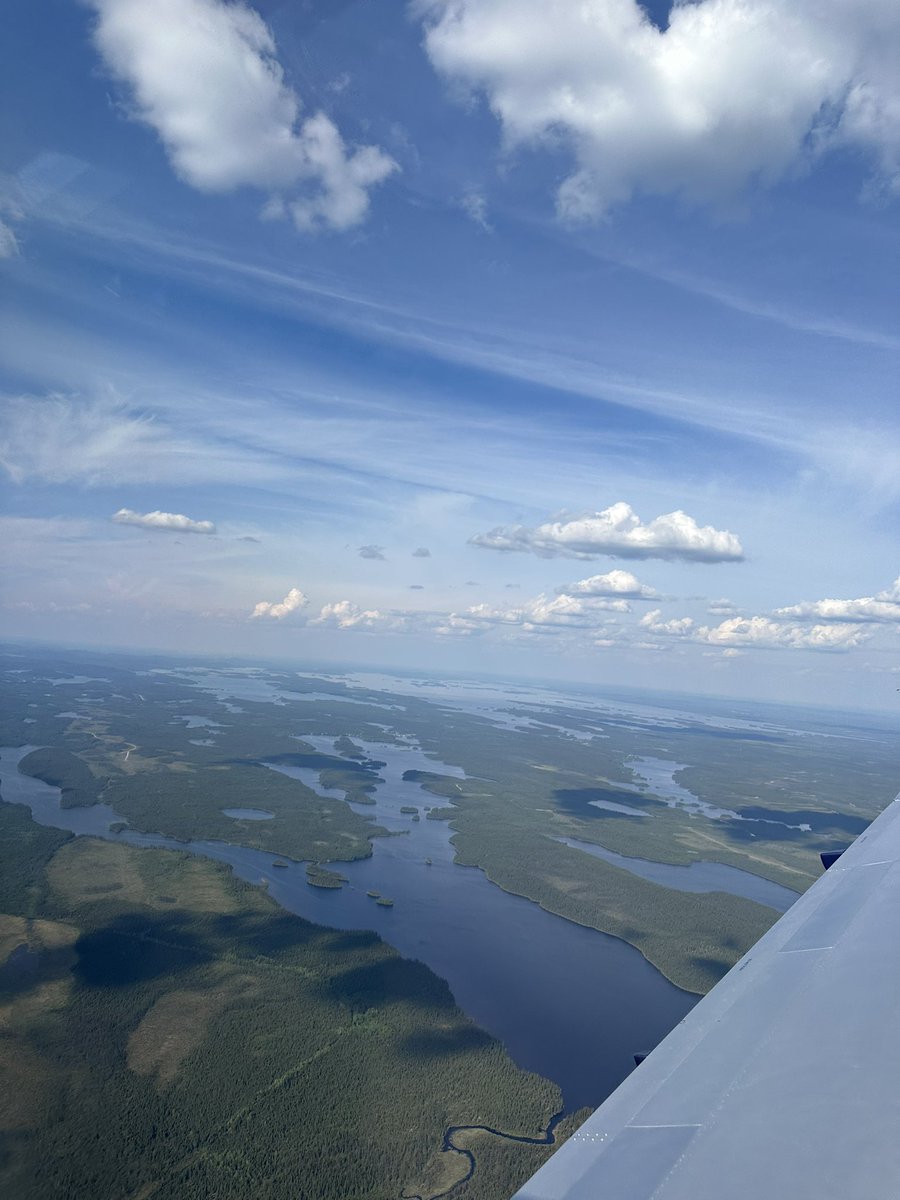 FredVerreault's tweet photo. En direct du ciel de Chibougamau. On touche du bois mais, malgré l’intense chaleur, rien à voir avec la situation d’il y a un an jour pour jour. 🙏🏼🙏🏼🙏🏼 Pas de fumée sans feu ? Y a zéro fumée. 👌🏼 https://t.co/wp9bJpJ6NH