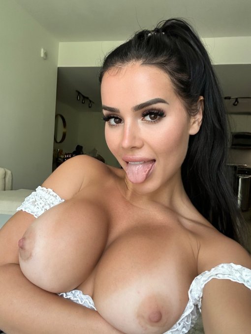 Would you cum on my face or titties? https://t.co/VzvGn2qZGr