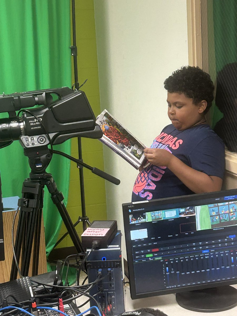 Ms.Bidgood (@ms_bidgood) on Twitter photo One of our fifth graders hasnβt put his graphic novel down since he got it at the book fair! #readersareLEADERS β¨π©΅π @MissKazin <a href="/kellyaoconnell/">Kelly O'Connell</a> One of our fifth graders hasnβt put his graphic novel down since he got it at the book fair! #readersareLEADERS β¨π©΅π @MissKazin <a href="/kellyaoconnell/">Kelly O'Connell</a>