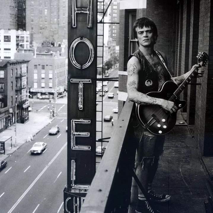 carfig1's tweet image. 22 años de la partida de Dee Dee Ramone,  co fundador, compositor y bajista de Ramones #onetwothreefour #punknotdead