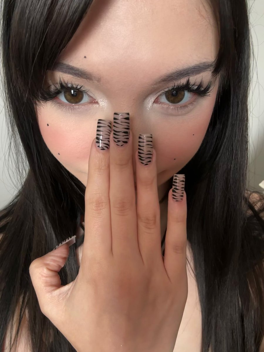 leocvnt's tweet photo. nails 🐯 https://t.co/qlmxL6fCi5