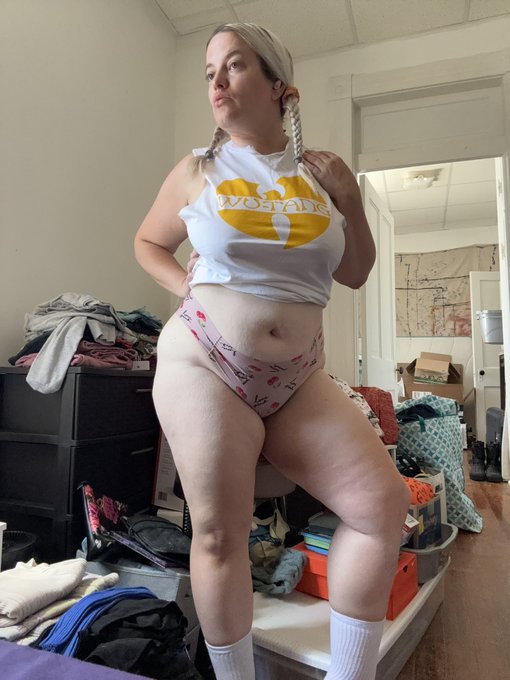 Let&rsquo;s have an unpacking party baby?🤓 https://t.co/8eOWexSz91<a href="/tag/newprofilepic"class="tags"><span>#newprofilepic</span></a>
