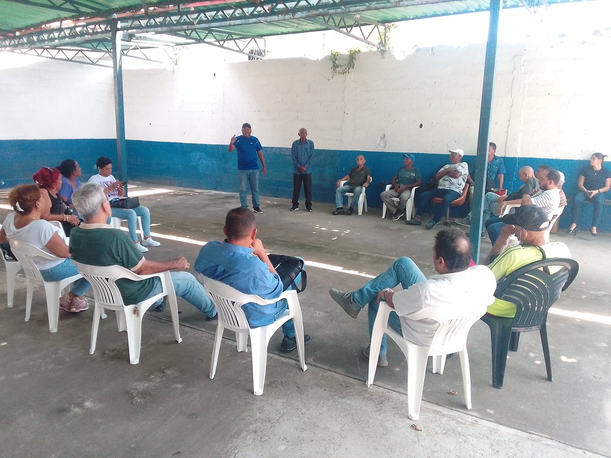 CarlosGuin7's tweet photo. Hoy 5/6/24, Hora 11 am
Reunión de comité ejecutivo municipal de AD Puerto Cabello en Resistencia, organizando la conformación de los comanditos Comunitarios por Centro de votación.Rumbo al Triunfo de Edmundo González el 28 de julio, https://t.co/B1sR5txiVd