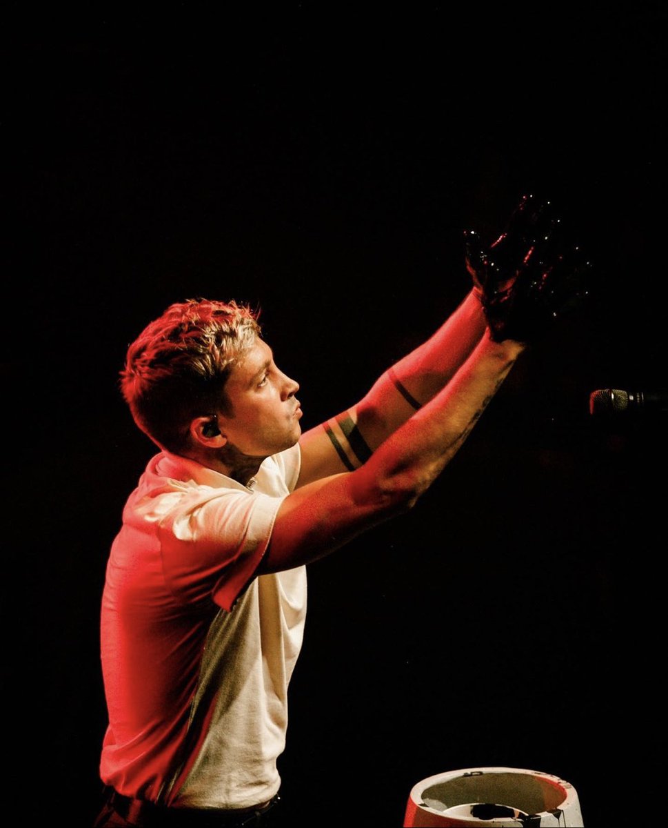 themessagemann's tweet photo. SAVE ME MESSAGE MAN LIVE SAVE MEEEE https://t.co/6EEf2ViodG