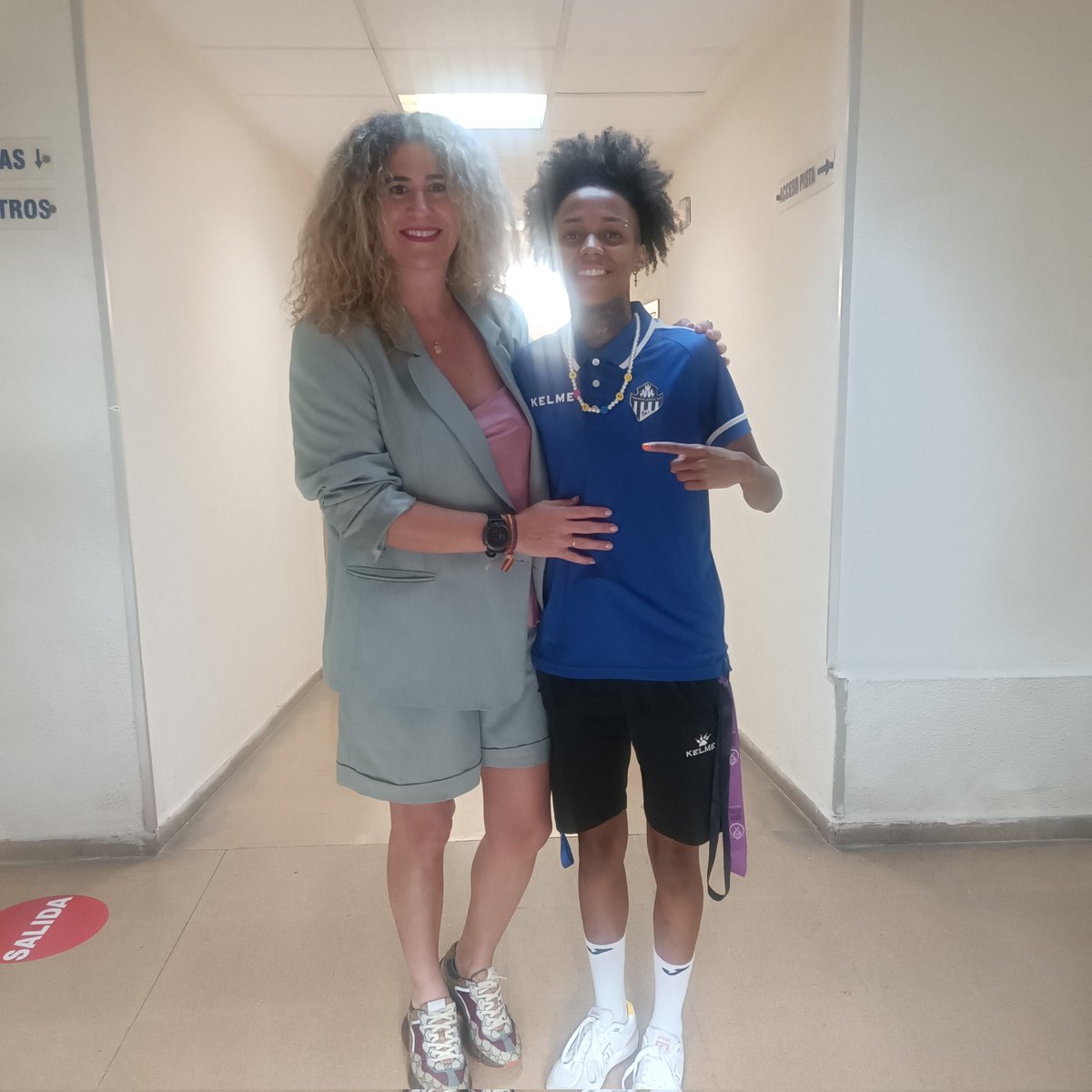 Fadwa_Abelhadj's tweet photo. Mi cariño y respeto por Beatriz Sousa!

Desde Igualdad, en pie contra todo lo que rompa las reglas del juego!
Estamos contigo Bia 💙@TorreblancaFS1 https://t.co/xxrzdK9OSO