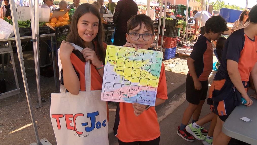 CanalTerrassa's tweet photo. 200 alumnes de primària aprenen a muntar una cooperativa 

Són de sis centres de #Terrassa i participen al programa Emprendre a la Meva Escola de la Diputació

▶️Hem parlat amb alumnat de la @escolatecnos
https://t.co/3OJ9MpgtuF https://t.co/NRaSIDP8hf