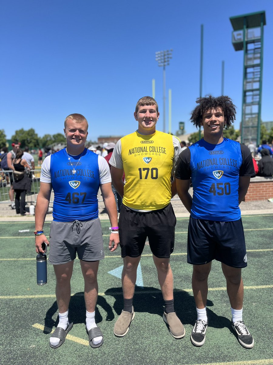 Coach_Sikora's tweet photo. @NorthBranchFB representing at the Wayne State Mega Camp
#WAE #BuildingMonsters @WSUWarriorFB @eli_bickel_26 @MasoHowe15 @JiovanniTravis https://t.co/puIOsXuDTD