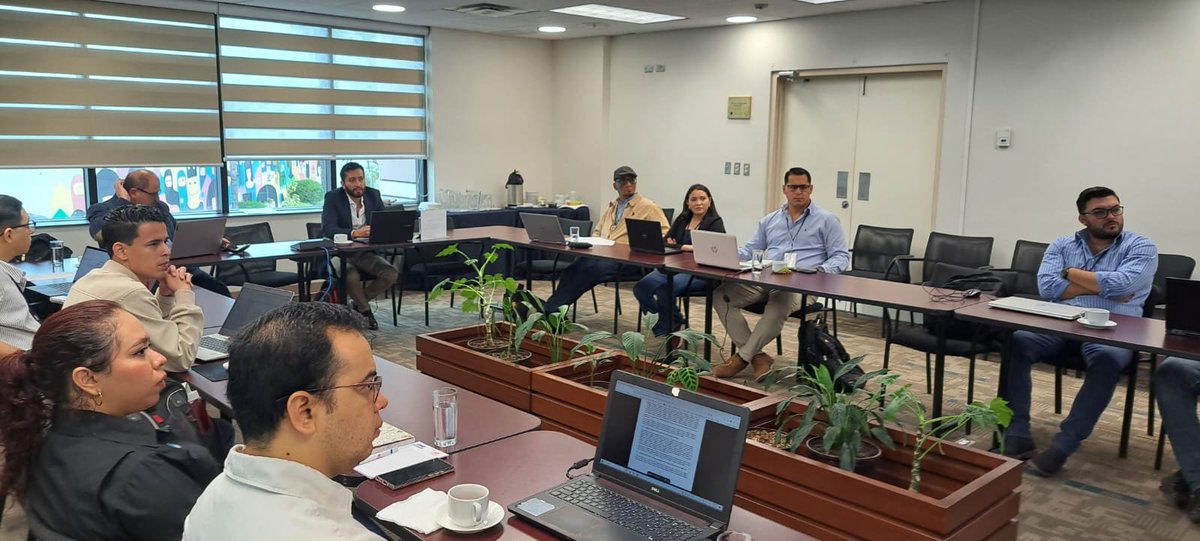 Desde <a href="/el_BID/">Banco Interamericano de Desarrollo</a> estamos apoyando la modernización del sector transporte en #Honduras fortaleciendo la capacidad de la <a href="/SITHonduras/">Secretaría de Infraestructura y Transporte</a> para identificar, evaluar y mitigar los riesgos de desastres por cambio climático   <a href="/anapintoBID/">Ana Maria Pinto</a> <a href="/mariajjarquin/">María José Jarquín</a> <a href="/tomasber/">Tomás Bermúdez</a> <a href="/tserebrisky/">Tomas Serebrisky</a> <a href="/Edgarz1973/">Edgar Zamora</a>