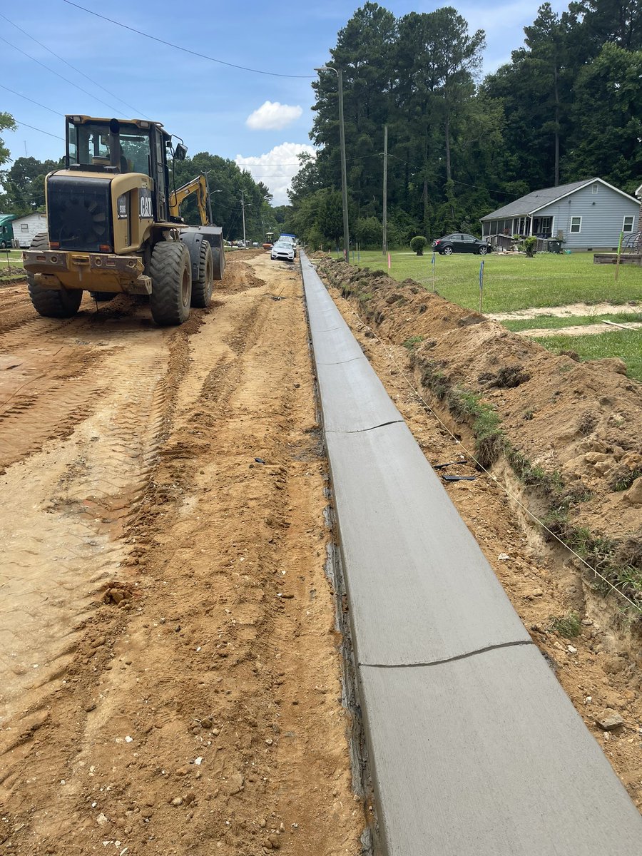 SandraCCarrollW's tweet photo. Thankful to have the best👷🏼🚧👷🏾‍♂️, in the short rows. June 2024, Neville Street Drainage, Fayetteville, NC… https://t.co/6E7zK1uhp8