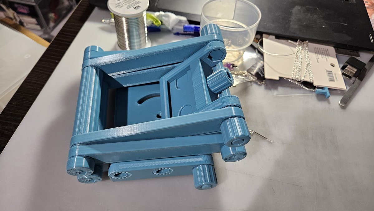 crystalfur2017's tweet photo. Anddddd the LiftPod arm has been assembled! Probably can't hold anything too heavy, but it'll be fun to record with :D
Sadly I found out from a review video that I'd have to buy metal bolts for the 3D printed ones because they're apparently easy to break 🫠.
#LiftPod #3Dprint https://t.co/WjNxj8VlmT